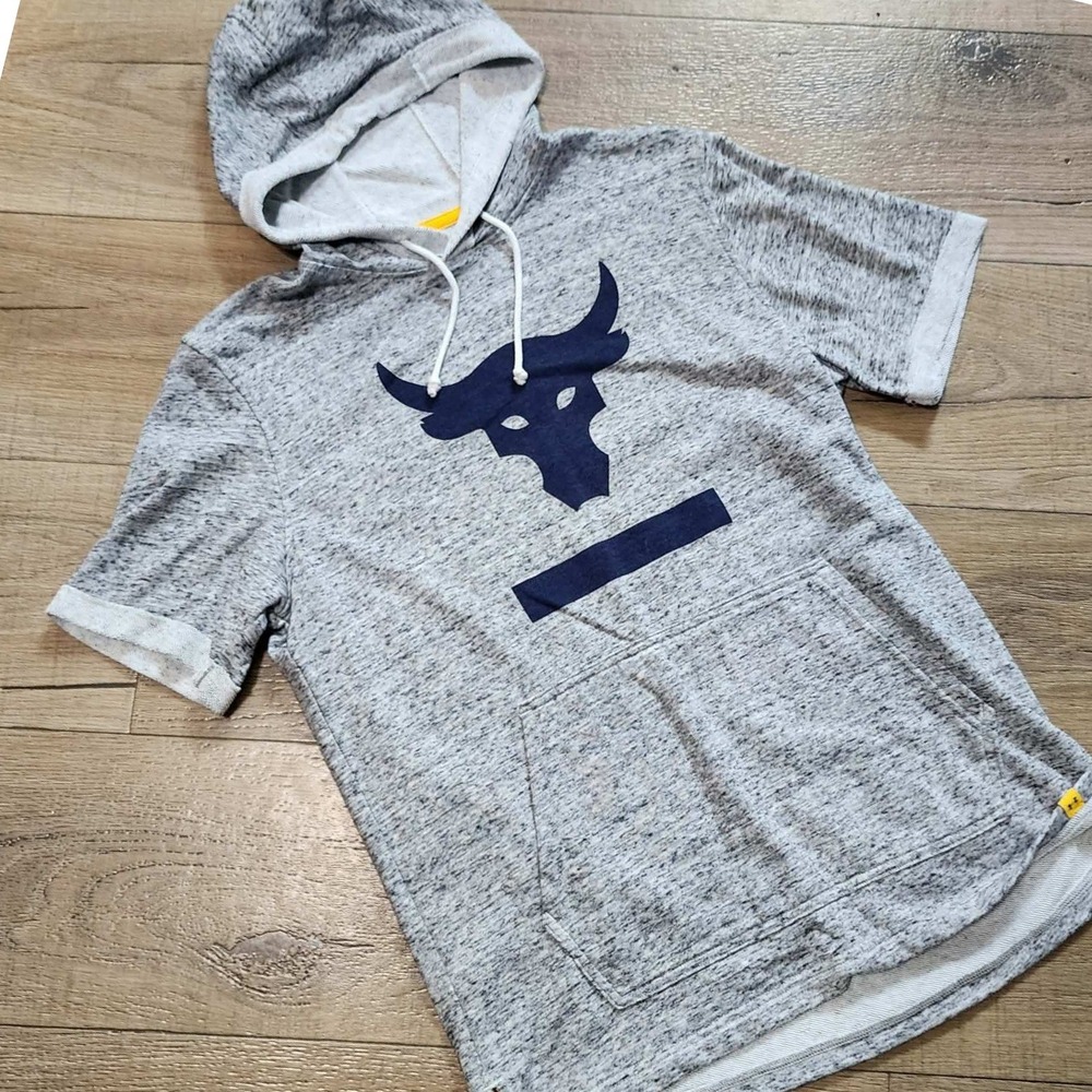 Under Armour Project Rock Brahma Bull Short Sleeve Hoodie Grey Mens Medium